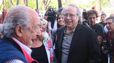 Serrat emociona a los "locos bajitos" de un hogar infantil de Buenos Aires